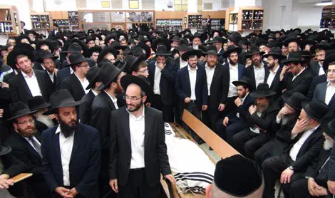 צילום: חזקי ברוך אלפים בהלווית הרב פינקל זצ"ל