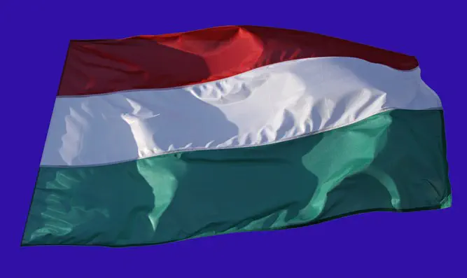 Daughter of U.S. rep. returns award to Hungary