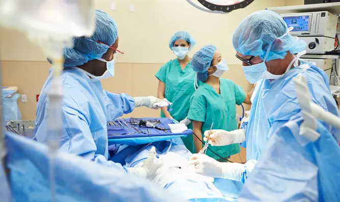 צילום: אייסטוק מנותח הלב "זרק למים" את צוות המחלקה