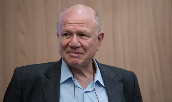 "אפשר לחשוב שהגברים מבלים בבתי קפה"