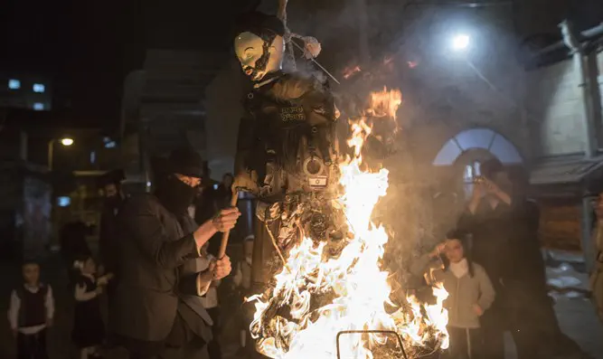 צילום: נעם ריבקין פנטון, פלאש 90 קיצונים במאה שערים שרפו בובה של חייל