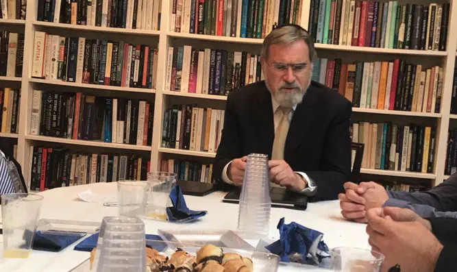 צילום: עוזי ברוך משנת הרב זקס - אלוקים מאמין באדם
