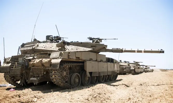 יחד בתוך הטנק: שלוש נשים וגבר אחד