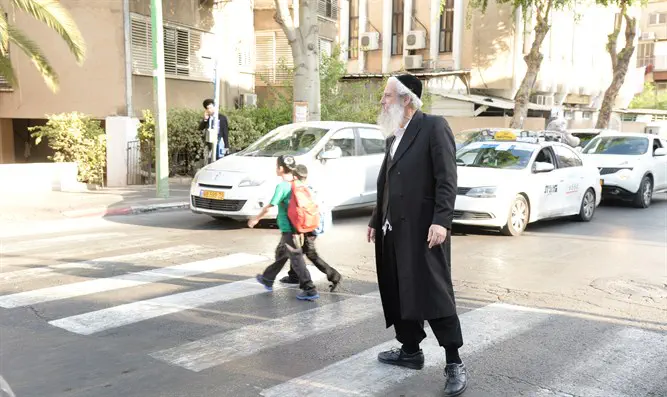 'זהירות בדרכים': ראש העיר ירד לצומת 