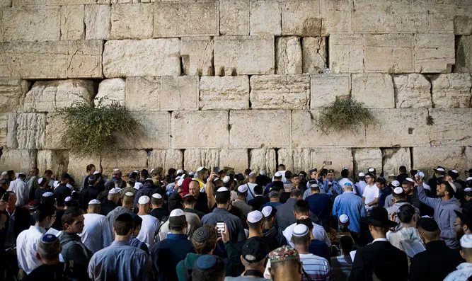 Yonatan Sindel/Flash 90 Gmar Chatima Tova from Israel National News!
