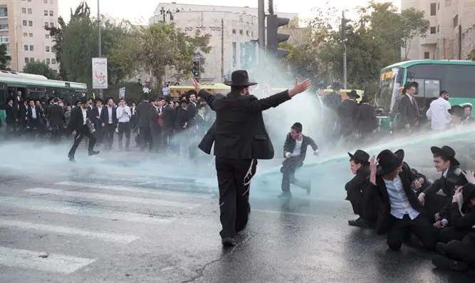 מאות מאנשי 'הפלג' הפגינו מול כלא 4