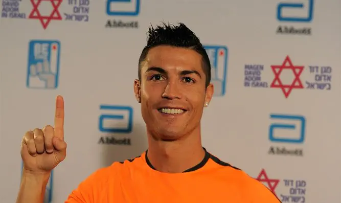 Смотрим: Криштиану Роналду спасает жизни израильтян