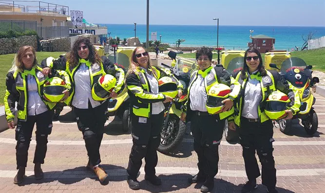 האופנועניות שמצילות חיים