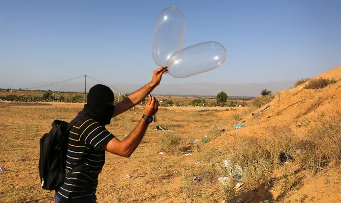 צה''ל תקף מחבלים ששיגרו בלוני תבערה
