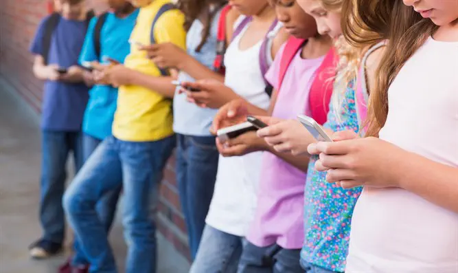 Have smartphones caused us to fail in our parental responsibilities?