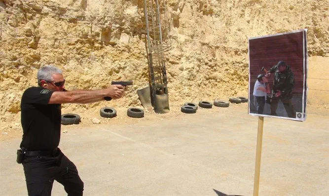 "עוד בעלי נשק - יותר ביטחון"