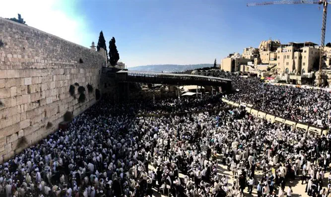 כספי הצדקה מהכותל - ל'קמחא דפסחא'