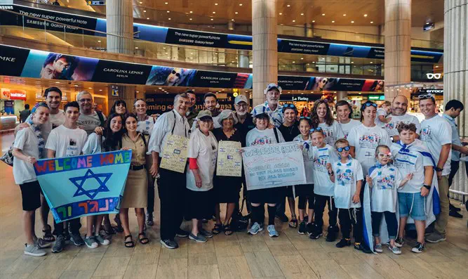 33 US Jews move to Israel for 'Aliyah Day'