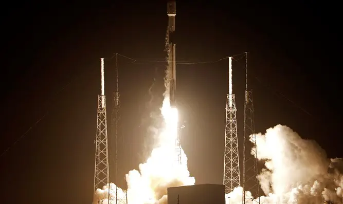 תמרון ראשון לחללית "בראשית"