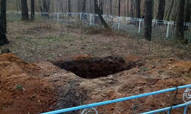 Courtesy of Eduard Dolinsky via JTA В Украине вновь осквернена братская могила жертв Холокоста