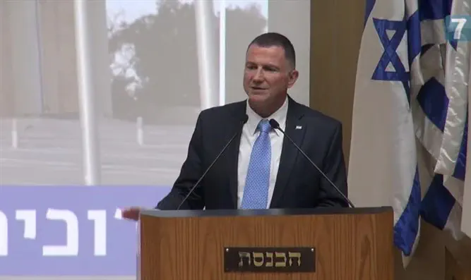 השמאל הקיצוני נגד אדלשטיין