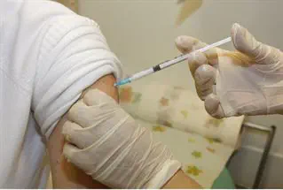 כללית מובילה בחיסון התינוקות, מכבי בקשישים