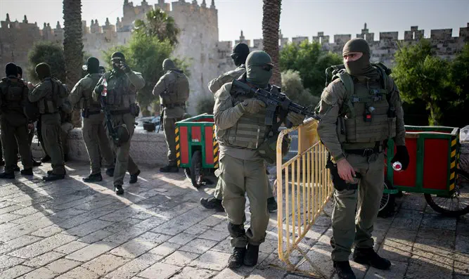 צילום: יונתן זינדל, פלאש 90 הניפה סכין בשער שכם ונעצרה