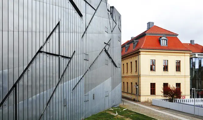 צייץ בעד BDS  - והתפטר