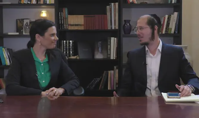 שקד בשו״ת עם מצביעים חרדים