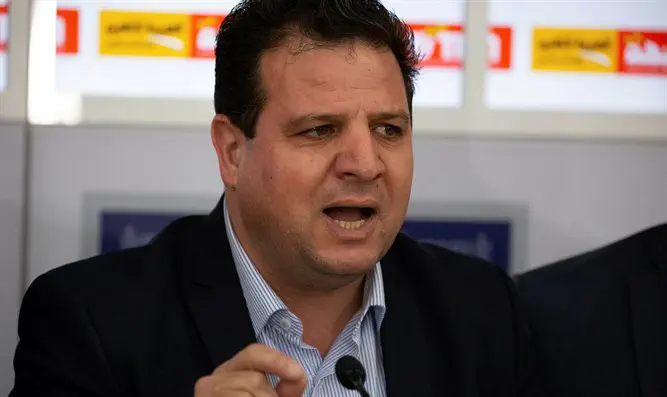 עודה מעביר מסר לגנץ     