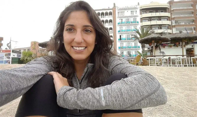 "אני אבודה. משטרה, הם לוקחים אותי"