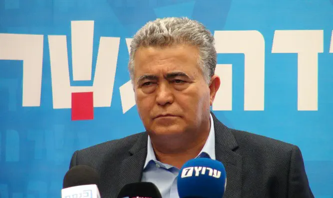 Peretz: I haven't yet decided on union with Meretz | Israel National News