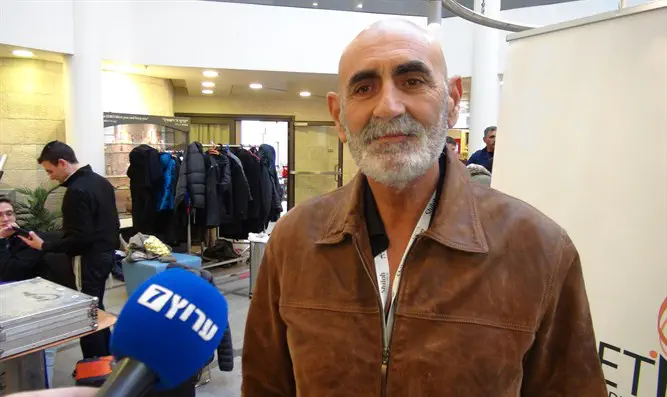 "קצינים לא יכול לפקד על עובדי מדינה"