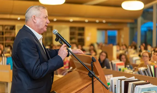 "להגיע למצב שהחרדים והערבים משרתים"