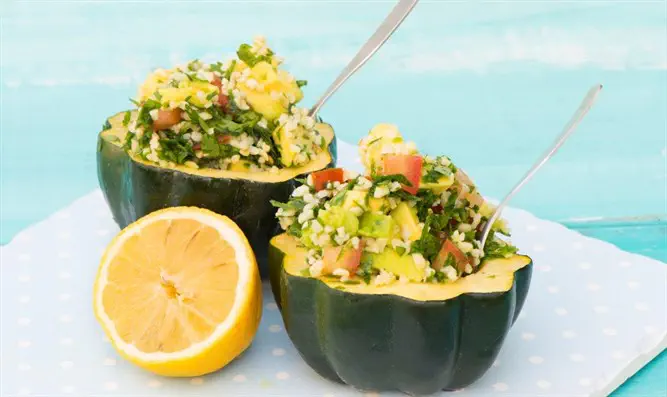 דלעת ערמונים במילוי טאבולה אבוקדו
