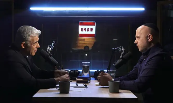 צפו: מנחם טוקר בשיחה עם יאיר לפיד