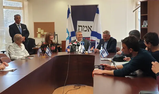 ברכות לזנדברג: "מגדילים את השמאל"