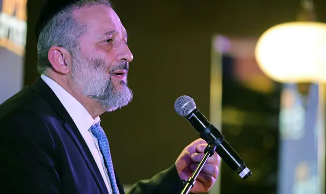 Yehonatan Waltzer/TPS Aryeh Deri: Knesset, not Supreme Court, must rule on conversion