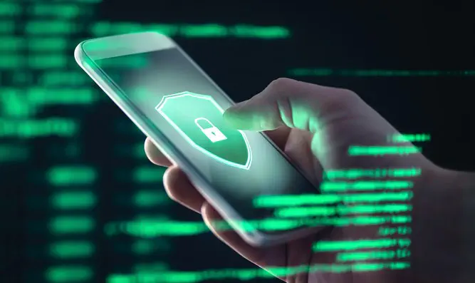 צילום: איסטוק כמה קל לגנוב לכם זהות בווטסאפ