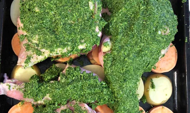 שוק טלה חגיגי בעשבי תיבול