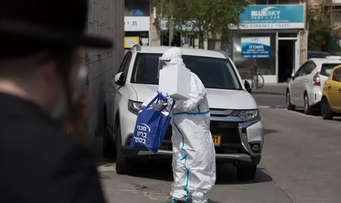 צילום: Nati Shohat/Flash90 "כולם חולים, אז כולם בלי מסכות"