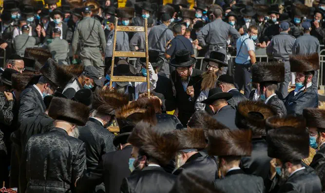 האדמו"ר הטרי התפלל עם עשרות בני אדם