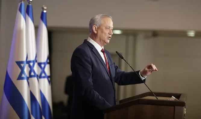 Gantz criticizes Lapid: Not the way a leader should behave