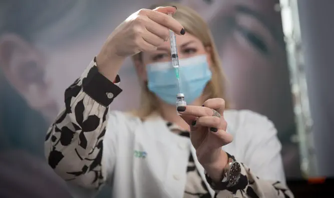 Смотрим: Живая панель о «дилемме вакцинации»