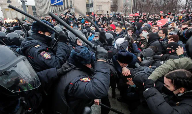 REUTERS/Maxim Shemetov Садизм и жестокость российских силовиков. Видео