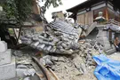 Earthquake triggers tsunami warning in Japan