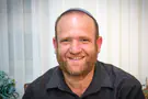 להיכנס לבור ולהקשיב