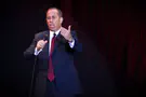 צילום: מרים אלסטר, פלאש 90 סיינפלד למפגינה: הכרטיס - ייתרם לישראל