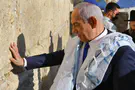 Netanyahu prays for Trump at the Western Wall