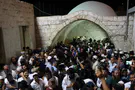 وزير الأمن الإسرائيلي يدرس المبيت بقبر يوسف برأس السنة