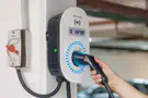 צילום: יח"צ טעינת רכב חשמלי בתחנת דלק