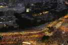 Thousands gather to call for deal with Hamas