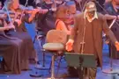 Protester splashes paint on Israeli singer David D'Or