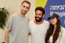 Ravid Plotnik sings with freed hostages