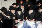 צילום: איציק בלניצקי אלפי פתקים ותפילה אחת בקבר הרבי
